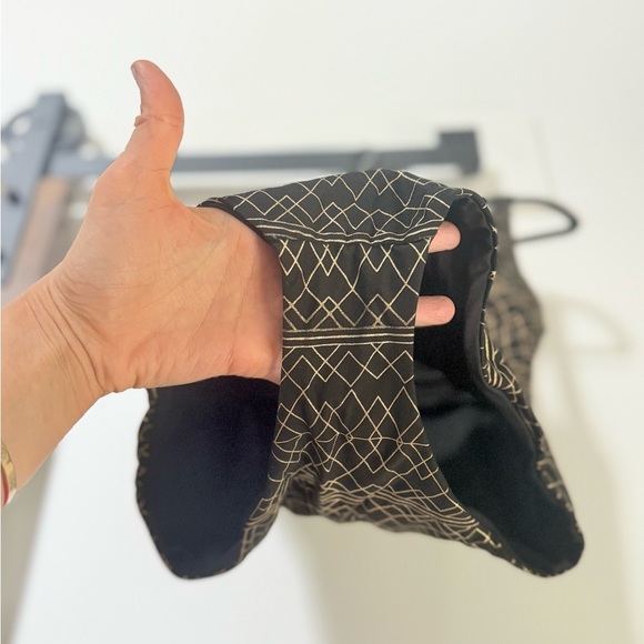 NIP TUCK BOND EYE ONE PIECE SWIMSUIT Black & Gold Size 6 (s) - Picture 8 of 9